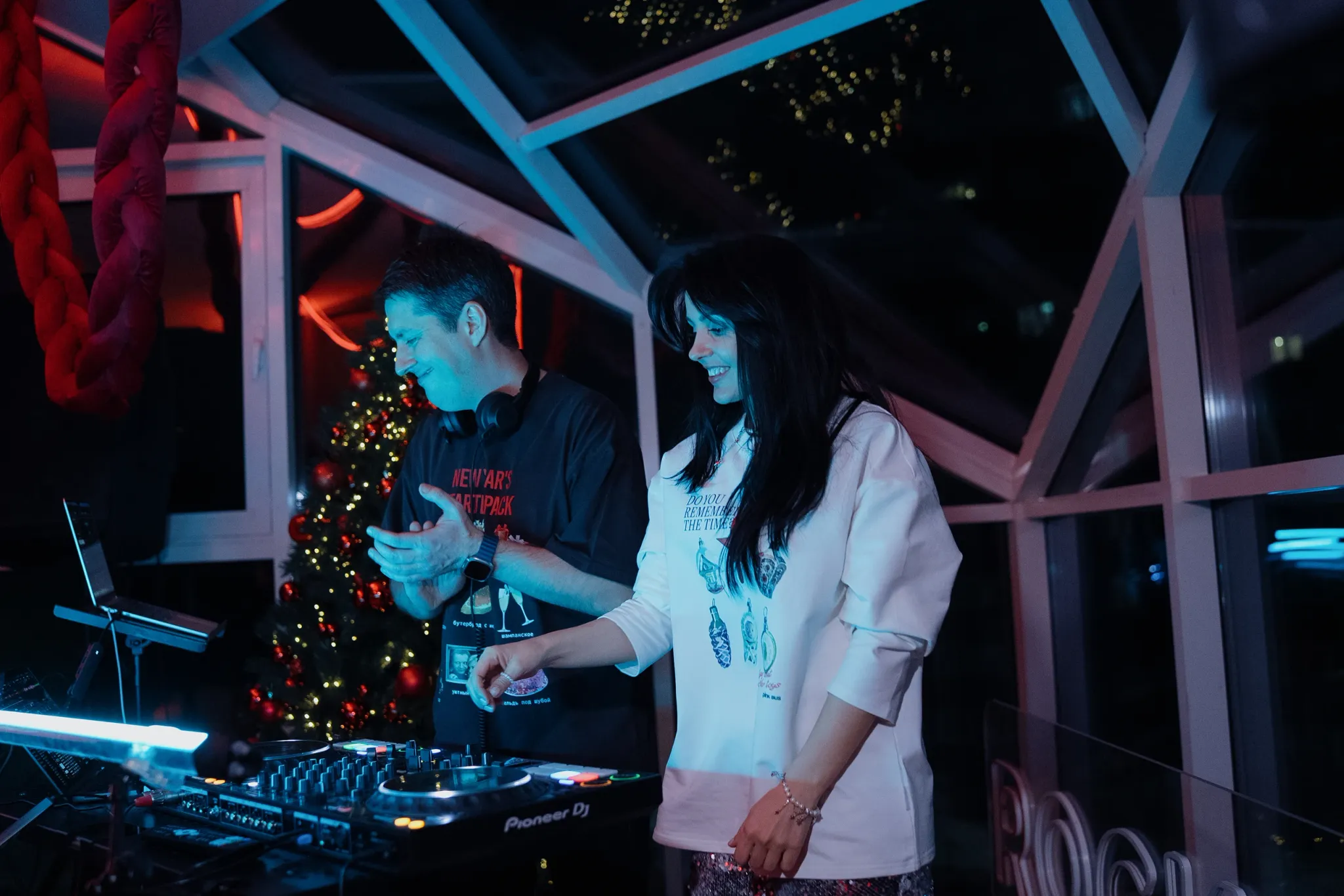 DJ-сет на новогодней вечеринке